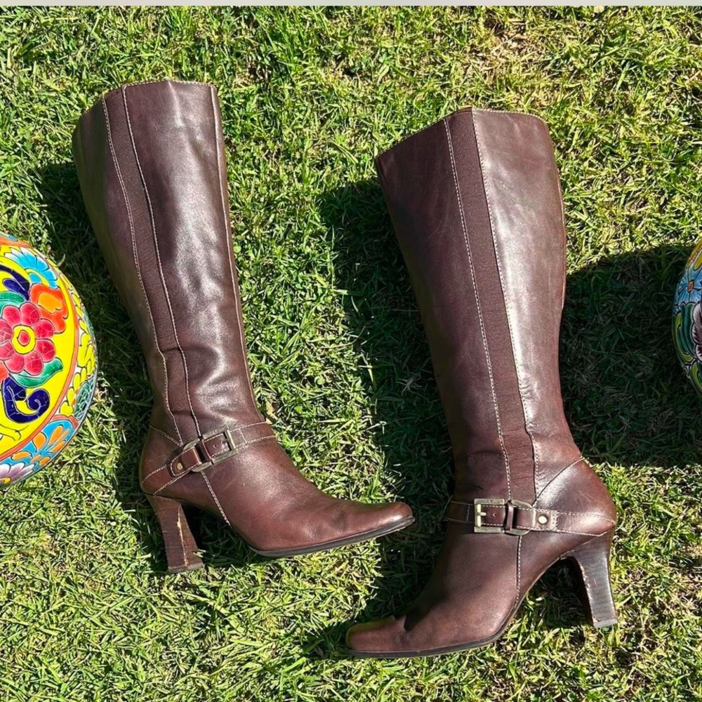 Vintage  Brown Heeled Boots